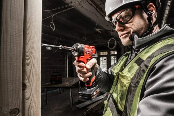 Акумуляторний гвинтокрут Milwaukee M12 FID2-0 (4933479876) (без АКБ та ЗП) Акумуляторний гвинтокрут Milwaukee M12 FID2-0 (4933479876) (без АКБ та ЗП)