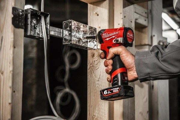 Акумуляторний гвинтокрут Milwaukee M12 FID2-0 (4933479876) (без АКБ та ЗП) Акумуляторний гвинтокрут Milwaukee M12 FID2-0 (4933479876) (без АКБ та ЗП)