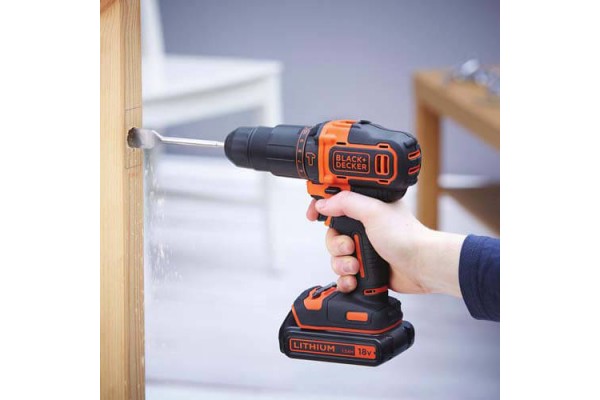 Дриль-шурупокрут акумуляторний ударний BLACK+DECKER BDCHD18KB