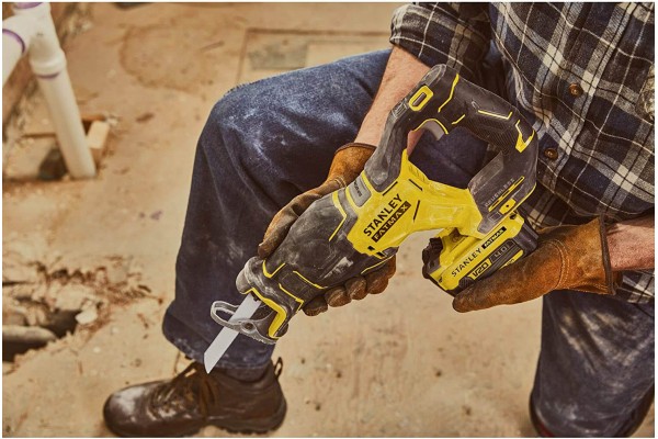 Пила шабельна акумуляторна STANLEY FATMAX SFMCS310B Пила шабельна акумуляторна STANLEY FATMAX SFMCS310B