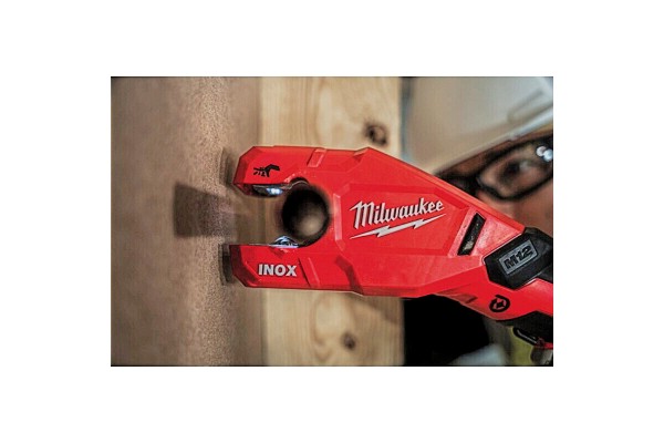 Акумуляторний труборіз по неіржав. сталі MILWAUKEE M12PCSS-0