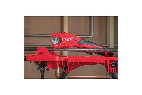 Акумуляторний труборіз по неіржав. сталі MILWAUKEE M12PCSS-0