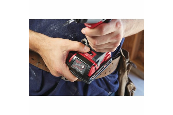 Акумуляторний гвинтоверт Milwaukee M18 BID-202C (4933443585)