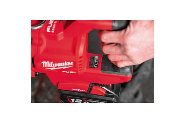 Гайкокрут акумуляторний 1\" MILWAUKEE, M18 ONEFHIWF1DS-0C, 2711Нм (кейс)