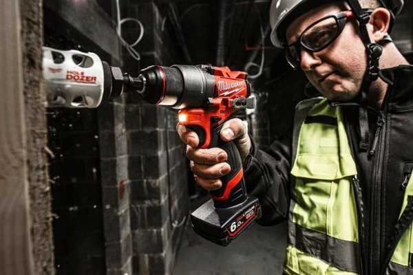 Акумуляторний шурупокрут Milwaukee M12 (FDD2-602) (4933479875) Акумуляторний шурупокрут Milwaukee M12 (FDD2-602) (4933479875)