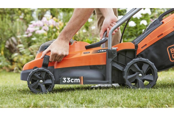 Газонокосарка акумуляторна BLACK+DECKER BCMW3318L2