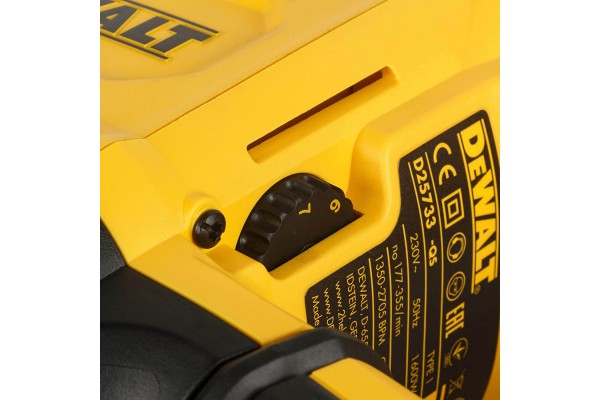 Перфоратор мережевий SDS-MAX DeWALT D25733K