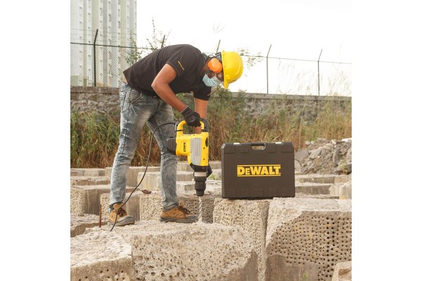 Перфоратор мережевий SDS-MAX DeWALT D25733K