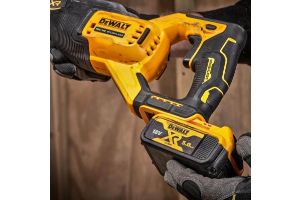 Пила шабельна акумуляторна DeWALT DCS382N