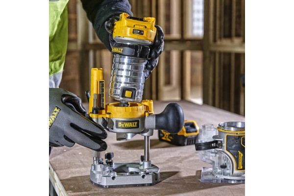 Фрезер акумуляторний безщітковий DeWALT DCW604NT