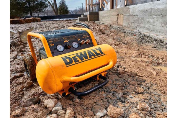 Компресор повітряний безмасляний DeWALT DPC17PS