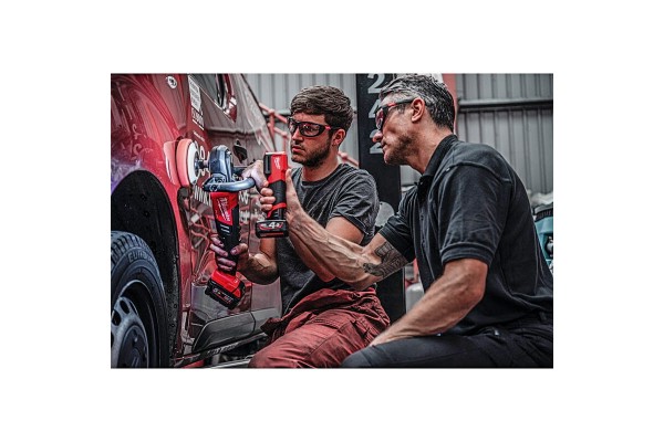 Акумуляторний ліхтар для підбору кольору MILWAUKEE M12 CML-401