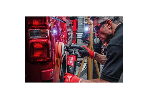 Акумуляторний ліхтар для підбору кольору MILWAUKEE M12 CML-401