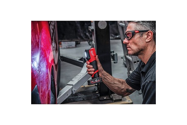 Акумуляторний ліхтар для підбору кольору MILWAUKEE M12 CML-401