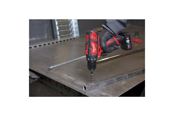 Дриль-шуруповерт MILWAUKEE M12 BDD-202C обертовий момент 30 Нм 4933441915 (+2 акумулятори, зарядний