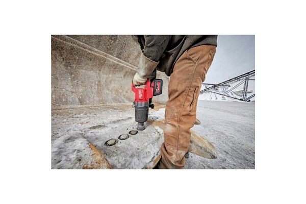 Гайкокрут високомоментний 1'' (2711 Нм) MILWAUKEE M18 FUEL ONEFHIWF1DS-121C (+ заряд.пристрій, акум.