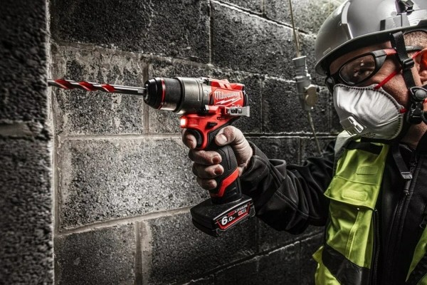 Акумуляторний шурупокрут Milwaukee M12 (FPD2-202X) (4933479868) Акумуляторний шурупокрут Milwaukee M12 (FPD2-202X) (4933479868)