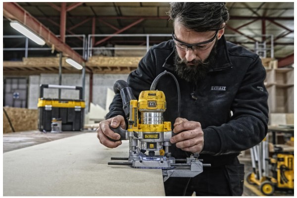 Фрезер мережевий DeWALT D26204K