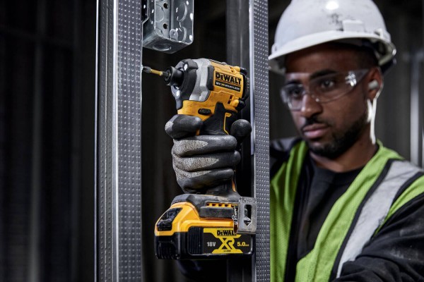 Шурупокрут ударний акумуляторний безщітковий DeWALT DCF850P2T