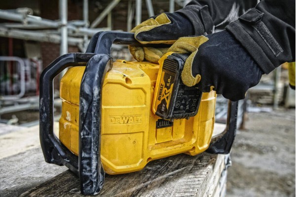 Зарядний пристрій-радіоприймач DeWALT DCR029