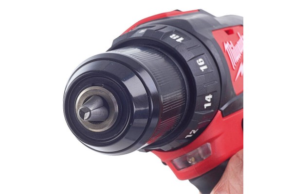 Дриль-шурупокрут MILWAUKEE M12 BDD-201C крутящий момент 30 Нм 4933479439