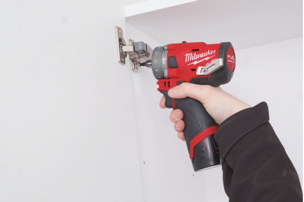 Акумуляторна ударна дриль-шурупокрут Milwaukee M12 FPDX-202X (4933464136) Акумуляторна ударна дриль-шурупокрут Milwaukee M12 FPDX-202X (4933464136)