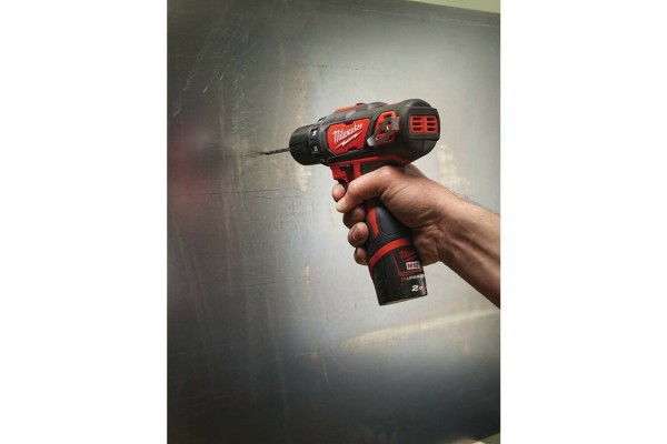 Дриль-шурупокрут Milwaukee M12 BDD-0 Lі-Іon (без акумулятора і ЗП)