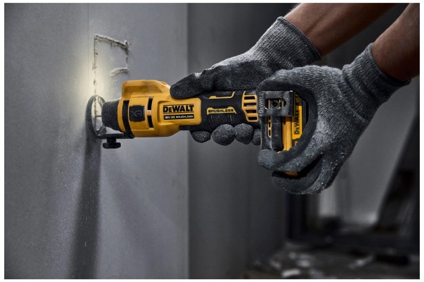 Фрезер акумуляторний для вирізання гіпсокартону DeWALT DCE555N