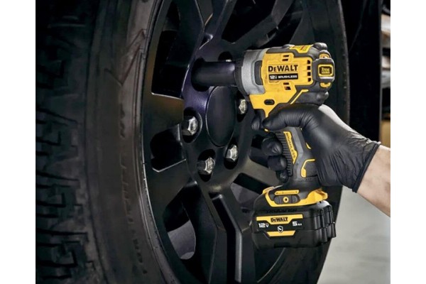 Гайковерт ударный акумуляторний безщітковий DeWALT DCF903P1