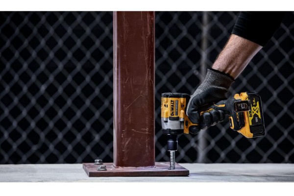 Гайкокрут ударний акумуляторний безщітковий DeWALT DCF922P2T