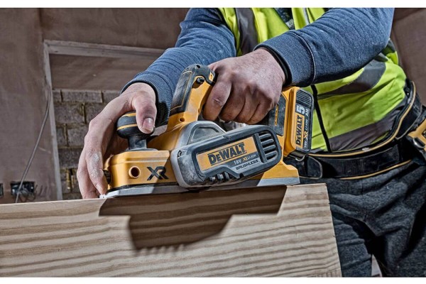 Рубанок акумуляторний безщітковий DeWALT DCP580N