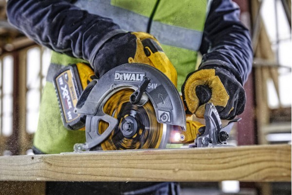 Пила дискова акумуляторна DeWALT DCS578N