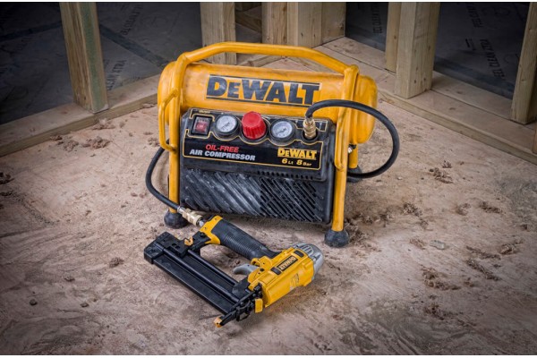 Компресор повітряний безмасляний DeWALT DPC6MRC