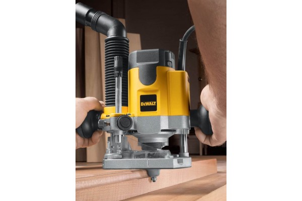 Фрезер мережевий DeWALT DW621KT