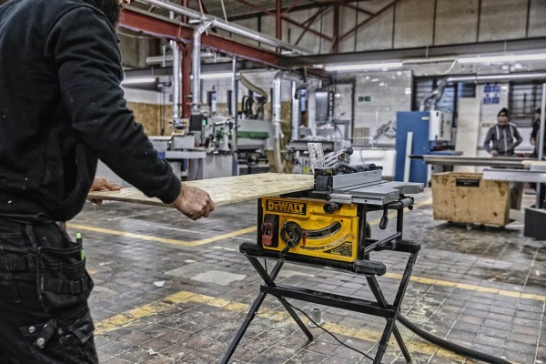 Пила настільна мережева DeWALT DWE7492