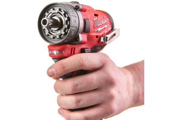 Акумуляторна ударна дриль-шурупокрут Milwaukee M12 FPDX-202X (4933464136) Акумуляторна ударна дриль-шурупокрут Milwaukee M12 FPDX-202X (4933464136)