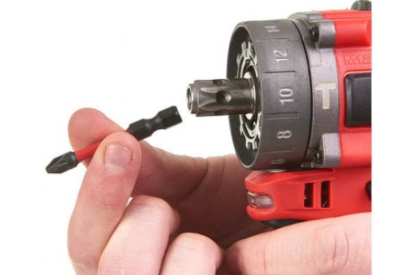 Акумуляторна ударна дриль-шурупокрут Milwaukee M12 FPDX-202X (4933464136) Акумуляторна ударна дриль-шурупокрут Milwaukee M12 FPDX-202X (4933464136)