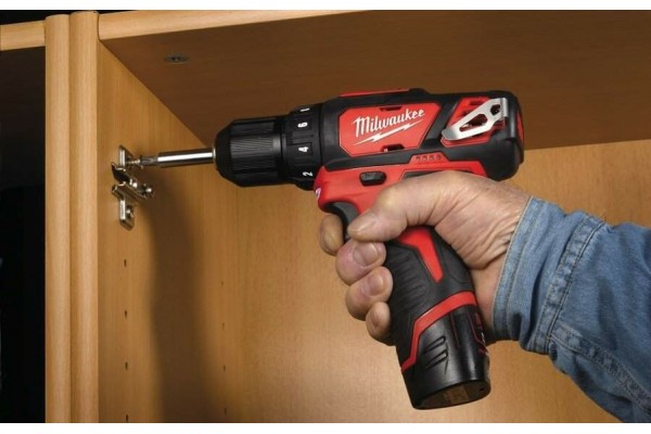 Дриль-шурупокрут акумуляторний Milwaukee M12 BDD-202C Lі-Іon