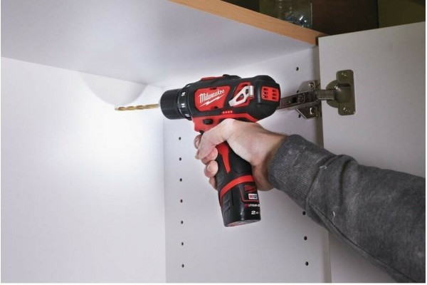 Дриль-шурупокрут акумуляторний Milwaukee M12 BDD-202C Lі-Іon