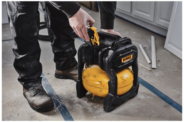 Компресор повітряний акумуляторний DeWALT DCC1018N