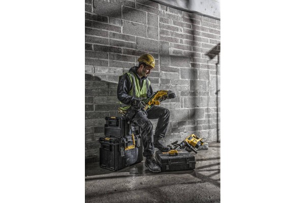 Пістолет цвяхозабивний акумуляторний безщітковий DeWALT DCN890P2