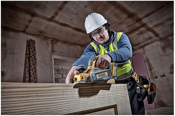 Рубанок акумуляторний безщітковий DeWALT DCP580NT