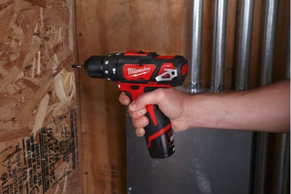 Дриль-шурупокрут Milwaukee M12 BPD-202C Lі-Іon Дриль-шурупокрут Milwaukee M12 BPD-202C Lі-Іon