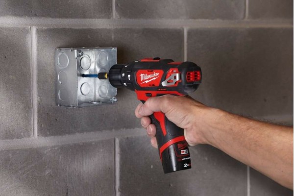 Дриль-шурупокрут Milwaukee M12 BPD-202C Lі-Іon Дриль-шурупокрут Milwaukee M12 BPD-202C Lі-Іon