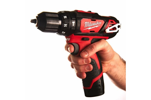 Дриль-шурупокрут Milwaukee M12 BPD-202C Lі-Іon Дриль-шурупокрут Milwaukee M12 BPD-202C Lі-Іon