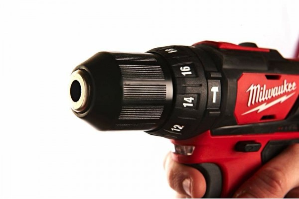 Дриль-шурупокрут Milwaukee M12 BPD-202C Lі-Іon Дриль-шурупокрут Milwaukee M12 BPD-202C Lі-Іon