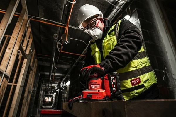 Акумуляторна стрічкова шліфувальна машина Milwaukee M18 BQSS-0 (4933479966) (без АКБ та ЗП) Акумуляторна стрічкова шліфувальна машина Milwaukee M18 BQSS-0 (4933479966) (без АКБ та ЗП)