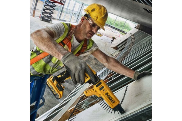 Шурупокрут акумуляторний безщітковий DeWALT DCF620P2K