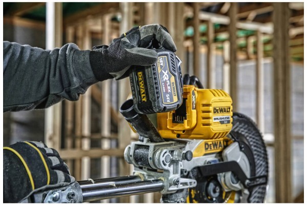 Пила торцювальна акумуляторна безщіткова DeWALT DCS727T2