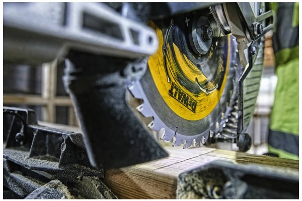 Пила торцювальна акумуляторна безщіткова DeWALT DCS727T2